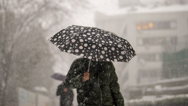 АРКТИЧКИ ЦИКЛОН ЈЕ СТИГАО У СРБИЈУ, РХМЗ УПАЛИО АЛАРМ ЗА ОВЕ ГРУПЕ ЉУДИ: Постоји чак опасност од инфаркта и шлога АРКТИЧКИ ЦИКЛОН ЈЕ СТИГАО У СРБИЈУ, РХМЗ УПАЛИО АЛАРМ ЗА ОВЕ ГРУПЕ ЉУДИ: Постоји чак опасност од инфаркта и шлога