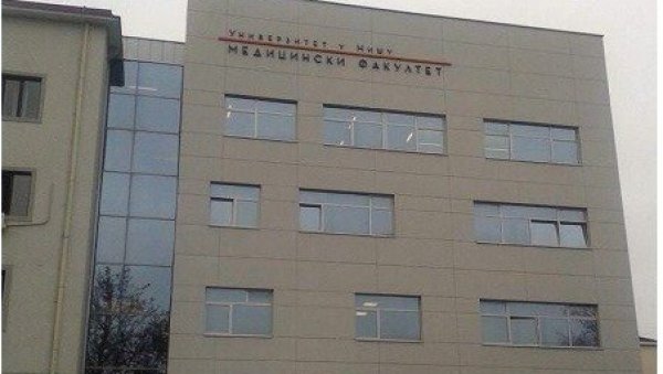 КРАЈ НЕЗАКОНИТИМ БЛОКАДАМА: На Медицинском факултету у Нишу данас кренула настава!