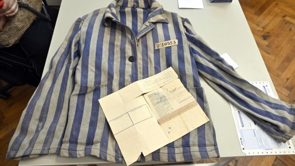 НА УНИФОРМИ ИЗ МАУТХАУЗЕНА ЈОШ СТОЈИ БРОЈ 38593: Музеј жртава геноцида обогатио своју колекцију НА УНИФОРМИ ИЗ МАУТХАУЗЕНА ЈОШ СТОЈИ БРОЈ 38593: Музеј жртава геноцида обогатио своју колекцију