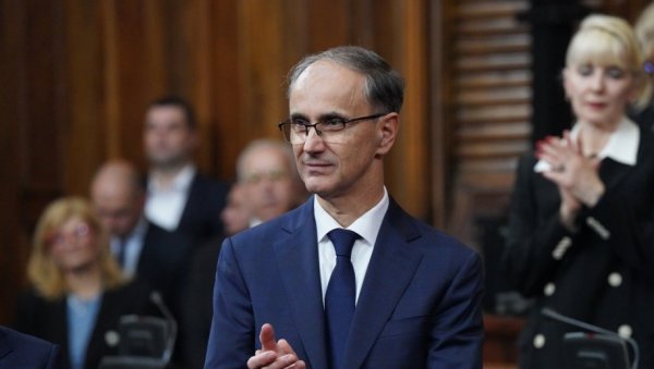 ОГЛАСИЛА СЕ ВЛАДА СРБИЈЕ: Премијер Ђуро Мацут нема профил ни на једној друштвеној мрежи ОГЛАСИЛА СЕ ВЛАДА СРБИЈЕ: Премијер Ђуро Мацут нема профил ни на једној друштвеној мрежи
