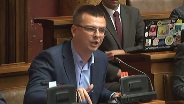 “ПАТРИОТА” ПАРАНДИЛОВИЋ ПРЕТИ: Кад вам дође Стразбур у Београд ви сте своје завршили! (ВИДЕО)