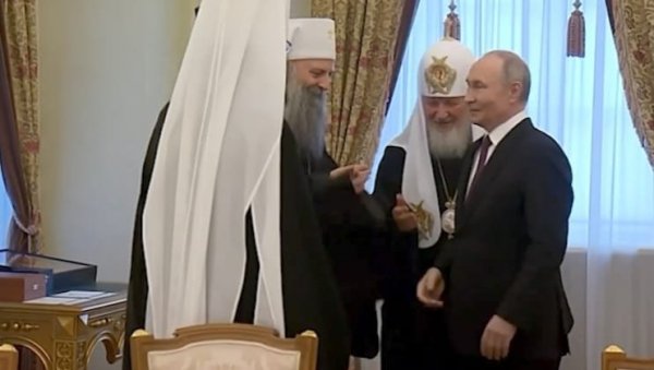 РАЗГОВОР ПУТИНА И ПАТРИЈАРХА: У Србији је у току обојена револуција - Запад жели да разбије идентитет српског народа! Вучић долази у Москву РАЗГОВОР ПУТИНА И ПАТРИЈАРХА: У Србији је у току обојена револуција - Запад жели да разбије идентитет српског народа! Вучић долази у Москву