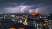 RHMZ ĆE SE OGLAŠAVATI NA SAT VREMENA, STIŽU PLJUSKOVI I GRAD: Opasno vreme, cela Srbija pod alarmom