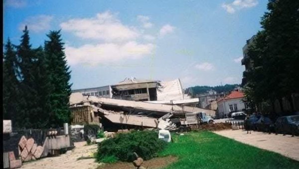 УНИШТИЛИ СИМБОЛ МОДЕРНОГ УЖИЦА: Пројектили алијансе, пре 26 година, сравнили пошту УНИШТИЛИ СИМБОЛ МОДЕРНОГ УЖИЦА: Пројектили алијансе, пре 26 година, сравнили пошту