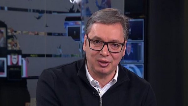 ВУЧИЋ НА ТВ ПИНК: Шешељ се укључио у програм ВУЧИЋ НА ТВ ПИНК: Шешељ се укључио у програм