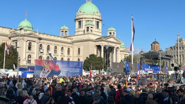 МЕНЕ ЧУВА БОГ И ИМАМ СВОЈ ПРАВАЦ! Баја Мали Книнџа грми у центру Београда на свенародном скупу МЕНЕ ЧУВА БОГ И ИМАМ СВОЈ ПРАВАЦ! Баја Мали Книнџа грми у центру Београда на свенародном скупу