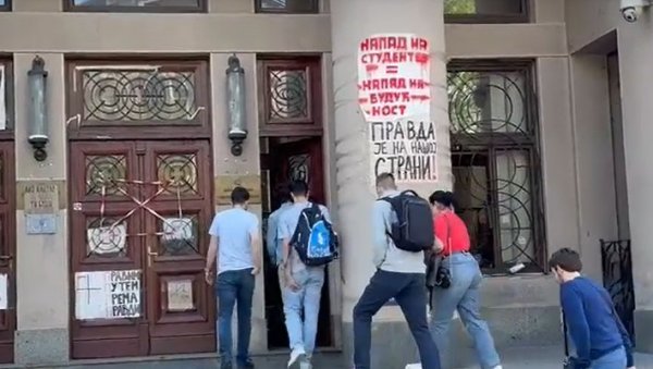 БЛОКАДЕРИ ФОТЕЉАШИ СА ФОН-а СЕ ПЛАШЕ ИЗБОРА: Неће да бирају власт оловком, већ би и даље да наставе анархију БЛОКАДЕРИ ФОТЕЉАШИ СА ФОН-а СЕ ПЛАШЕ ИЗБОРА: Неће да бирају власт оловком, већ би и даље да наставе анархију