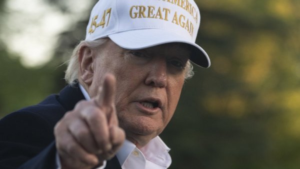 БЛУМБЕРГ ТВРДИ: Трампов тим је припремио опције за повећање економског притиска на Русију БЛУМБЕРГ ТВРДИ: Трампов тим је припремио опције за повећање економског притиска на Русију