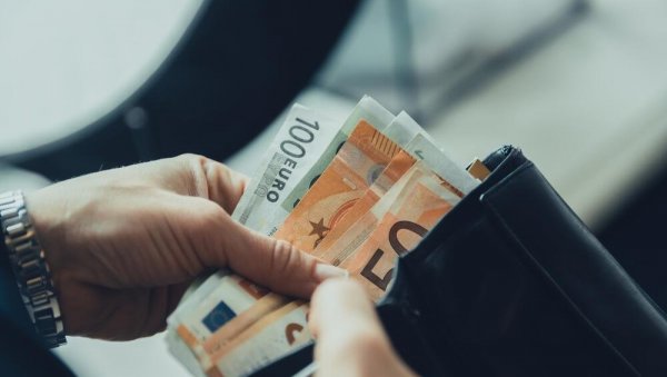 ХИТНО СЕ ОГЛАСИЛА НБС: Ево шта су рекли о информацији да се повлачи 50 евра ХИТНО СЕ ОГЛАСИЛА НБС: Ево шта су рекли о информацији да се повлачи 50 евра