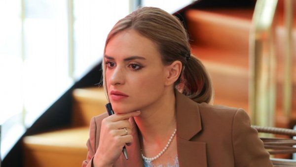 МИНИСТАРКА ЂУРЂЕВИЋ СТАМЕНКОВСКИ О СКАНДАЛОЗНОЈ СЛИЦИ БЛОКАДЕРА: Вређање успомене на милионе невино страдалих у борби против фашизма МИНИСТАРКА ЂУРЂЕВИЋ СТАМЕНКОВСКИ О СКАНДАЛОЗНОЈ СЛИЦИ БЛОКАДЕРА: Вређање успомене на милионе невино страдалих у борби против фашизма