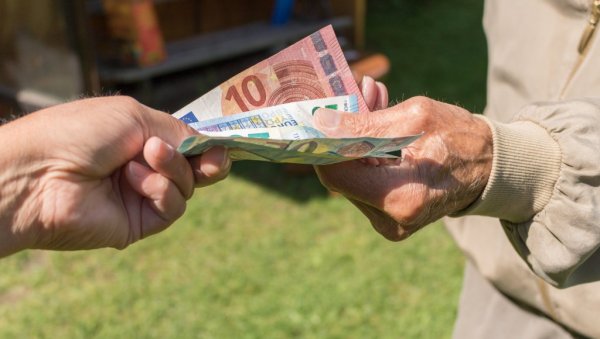 ПЕНЗИОНЕРИ У ШОКУ: Због једне ствари сада морају да плаћају порез – ево колико им узимају месечно ПЕНЗИОНЕРИ У ШОКУ: Због једне ствари сада морају да плаћају порез – ево колико им узимају месечно