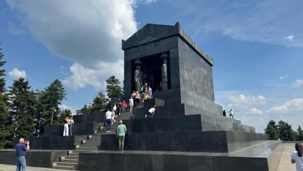 ПОГЛЕДАЈТЕ КАКО ИЗГЛЕДА АВАЛА ЗА ПРВИ МАЈ: Невероватни призори - роштиљ, смех и поглед с висине (ФОТО/ВИДЕО) ПОГЛЕДАЈТЕ КАКО ИЗГЛЕДА АВАЛА ЗА ПРВИ МАЈ: Невероватни призори - роштиљ, смех и поглед с висине (ФОТО/ВИДЕО)