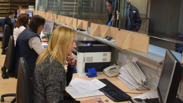 ПРВИ СЛОБОДАН ТЕРМИН 10. ЈУН У 8 САТИ: Гужве због пасоша пред почетак сезоне