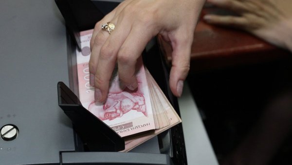 РЗС БЕЛЕЖИ ЗНАЧАЈАН РАСТ ПЛАТА У МАРТУ: Просечна зарада 108.000 динара, медијална скоро 82.000 РЗС БЕЛЕЖИ ЗНАЧАЈАН РАСТ ПЛАТА У МАРТУ: Просечна зарада 108.000 динара, медијална скоро 82.000