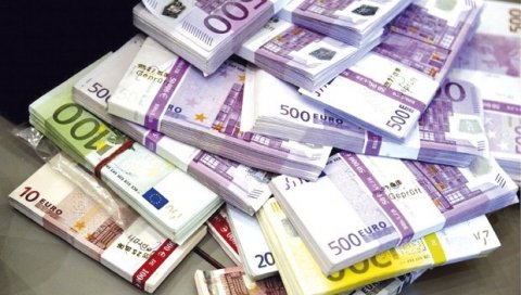 САДА ЈЕ СВЕ ЈАВНО: Они не раде, а примају од 1.000 до 2.000 евра месечно