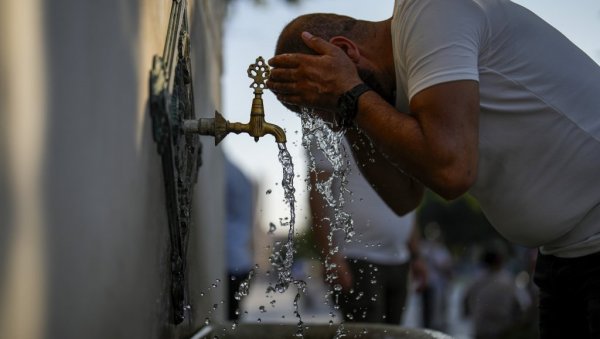 СРБИЈА ЗАРОБЉЕНА ПОД ЛУЦИФЕРОМ: Температура скаче на скоро 40, не види се крај паклу, а постоји шанса и за суперћелијске олује (МАПЕ) СРБИЈА ЗАРОБЉЕНА ПОД ЛУЦИФЕРОМ: Температура скаче на скоро 40, не види се крај паклу, а постоји шанса и за суперћелијске олује (МАПЕ)
