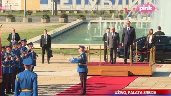 ВУЧИЋ СА КОШТОМ: Почео састанак у Палати Србија (ВИДЕО) ВУЧИЋ СА КОШТОМ: Почео састанак у Палати Србија (ВИДЕО)