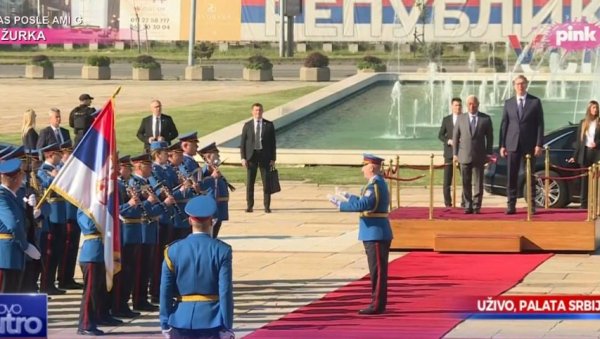 ВУЧИЋ СА КОШТОМ: У току састанак у Палати Србија (ВИДЕО) ВУЧИЋ СА КОШТОМ: У току састанак у Палати Србија (ВИДЕО)