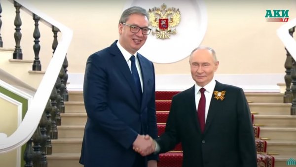 ПУТИН ДОЧЕКАО ВУЧИЋА: Председник Србије стигао на Параду победе у Москви - раме уз раме са светским лидерима