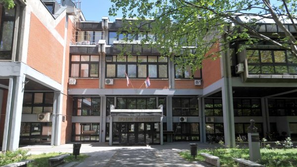 ЗАШТО ТУЖИЛАШТВО ЋУТИ: Да ли се прикрива крађа од стране блокадера на Правном факултету? ЗАШТО ТУЖИЛАШТВО ЋУТИ: Да ли се прикрива крађа од стране блокадера на Правном факултету?