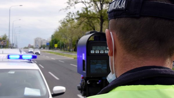 ЗБОГ ОВОГ ПРЕКРШАЈА КАЗНА И ДО 140.000 ДИНАРА: Ригорозне контроле за српске возаче, ове категорије су прве на удару ЗБОГ ОВОГ ПРЕКРШАЈА КАЗНА И ДО 140.000 ДИНАРА: Ригорозне контроле за српске возаче, ове категорије су прве на удару