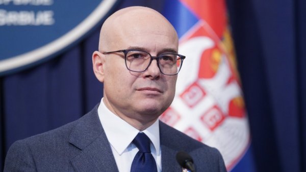 ЕКСТРЕМИЗАМ ЈЕ СВЕ ВИДЉИВИЈИ Вучевић о насиљу у Новом Саду и Нишу: Даве обезбеђење, везују се за суд, не дају запосленима да уђу ЕКСТРЕМИЗАМ ЈЕ СВЕ ВИДЉИВИЈИ Вучевић о насиљу у Новом Саду и Нишу: Даве обезбеђење, везују се за суд, не дају запосленима да уђу