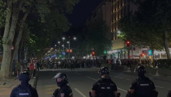 БЛОКАДЕРИ КАО ЗВЕРИ - ЈЕЗИВ СНИМАК: Блокадери терористи се скупљају да крену на студенте БЛОКАДЕРИ КАО ЗВЕРИ - ЈЕЗИВ СНИМАК: Блокадери терористи се скупљају да крену на студенте