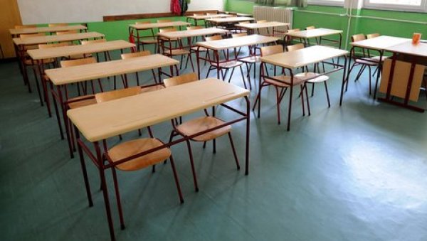 ДАНАС ПОЧИЊЕ ЛЕТЊИ РАСПУСТ, АЛИ НЕ ЗА СВЕ ЂАКЕ: Ови ученици још иду у школу ДАНАС ПОЧИЊЕ ЛЕТЊИ РАСПУСТ, АЛИ НЕ ЗА СВЕ ЂАКЕ: Ови ученици још иду у школу