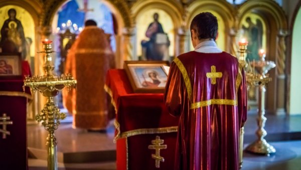 ДАНАС ПОЧИЊЕ ПЕТРОВДАНСКИ ПОСТ: Прате га интересантни обичаји, али и строга правила ДАНАС ПОЧИЊЕ ПЕТРОВДАНСКИ ПОСТ: Прате га интересантни обичаји, али и строга правила