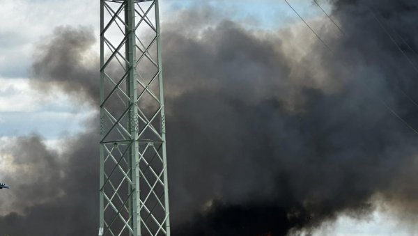 ДИМ ОБАВИО ГРАД: Велики пожар на градској депонији у Лозници, ванредно стање у Трбушници ДИМ ОБАВИО ГРАД: Велики пожар на градској депонији у Лозници, ванредно стање у Трбушници