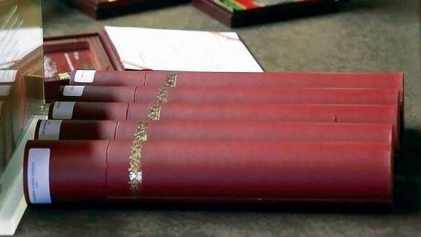 ДИПЛОМЕ ЗА 38.963 СТУДЕНТА: Статистика Републичког завода за статистику ДИПЛОМЕ ЗА 38.963 СТУДЕНТА: Статистика Републичког завода за статистику