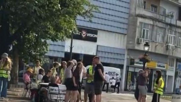 ХАОС ТОКОМ ПРЕДИЗБОРНЕ ТИШИНЕ: У центру Зајечара окупљање блокадера - крше изборну тишину ХАОС ТОКОМ ПРЕДИЗБОРНЕ ТИШИНЕ: У центру Зајечара окупљање блокадера - крше изборну тишину