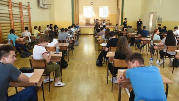 ЈОШ 10 ДАНА НЕИЗВЕСНОСТИ: Већ објављени прелиминарни резултати тестова са мале матуре, тек следе два битна датума ЈОШ 10 ДАНА НЕИЗВЕСНОСТИ: Већ објављени прелиминарни резултати тестова са мале матуре, тек следе два битна датума