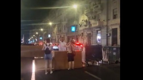 МИНИСТАРСТВО ЗДРАВЉА: Блокаде директно угрожавају животе и здравље грађана Србије МИНИСТАРСТВО ЗДРАВЉА: Блокаде директно угрожавају животе и здравље грађана Србије