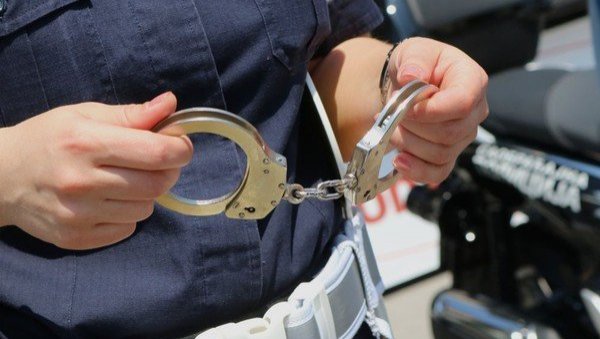 НАСТАВАК АКЦИЈЕ У БОРБИ ПРОТИВ КОРУПЦИЈЕ: Ухапшена докторка из Крушевца НАСТАВАК АКЦИЈЕ У БОРБИ ПРОТИВ КОРУПЦИЈЕ: Ухапшена докторка из Крушевца