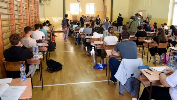 НОВА ГЛАВОБОЉА ЗА РОДИТЕЉЕ И ОСМАКЕ 1. И 2. ЈУЛА: Како попунити листу жеља за упис у средњу школу, 10 кључних савета НОВА ГЛАВОБОЉА ЗА РОДИТЕЉЕ И ОСМАКЕ 1. И 2. ЈУЛА: Како попунити листу жеља за упис у средњу школу, 10 кључних савета