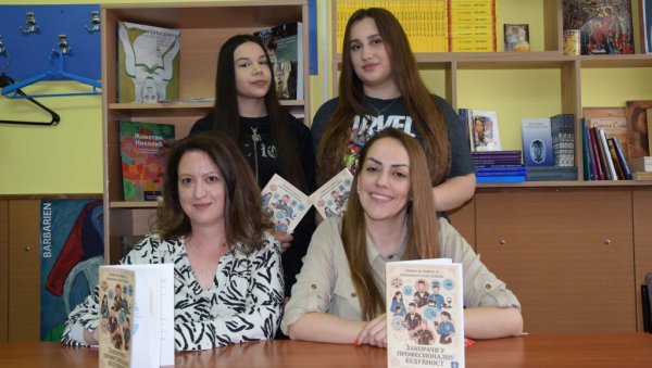 ПРИСТОЈНОСТ НИЈЕ ТЕРЕТ: Ученице и професорке из Јагодине приредиле бонтон намењен младима у облику приручника
