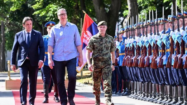 ВУЧИЋ СЕ ОБРАЋА НАКОН САСТАНКА СА ВОЈНИМ ВРХОМ: Завршена седница проширеног колегијума начелника Генералштаба (ВИДЕО) ВУЧИЋ СЕ ОБРАЋА НАКОН САСТАНКА СА ВОЈНИМ ВРХОМ: Завршена седница проширеног колегијума начелника Генералштаба (ВИДЕО)