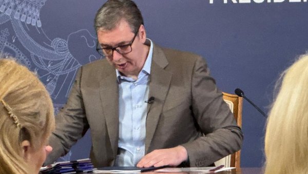 ВУЧИЋ СЕ ВАНРЕДНО ОБРАЋА ЈАВНОСТИ: Председник открива шта следи ВУЧИЋ СЕ ВАНРЕДНО ОБРАЋА ЈАВНОСТИ: Председник открива шта следи