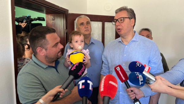 ВУЧИЋ У НОВОМ КНЕЖЕВЦУ: Председник је посетио породицу Ранков која је помоћу кредита за младе решила стамбено питање (ВИДЕО) ВУЧИЋ У НОВОМ КНЕЖЕВЦУ: Председник је посетио породицу Ранков која је помоћу кредита за младе решила стамбено питање (ВИДЕО)