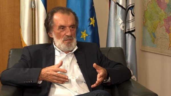 ВУК ПУДЛИЦА ДРАШКОВИЋ: Од митинга до марионете ВУК ПУДЛИЦА ДРАШКОВИЋ: Од митинга до марионете