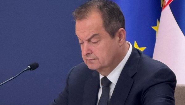 ДОБИО ЈЕ ПОВРЕДЕ ГЛАВЕ И ПРЕЛОМ ЈАГОДИЧНЕ КОСТИ Дачић: После више упозорења да престану, дошло је до повређивања полицајаца из кордона ДОБИО ЈЕ ПОВРЕДЕ ГЛАВЕ И ПРЕЛОМ ЈАГОДИЧНЕ КОСТИ Дачић: После више упозорења да престану, дошло је до повређивања полицајаца из кордона