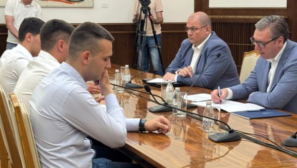 ДОЛАЗИ ВРЕМЕ ЗА ОДГОВОРНОСТ Вучић: Јуче је више вас било у Пионирском парку, него на свим мостовима заједно ДОЛАЗИ ВРЕМЕ ЗА ОДГОВОРНОСТ Вучић: Јуче је више вас било у Пионирском парку, него на свим мостовима заједно