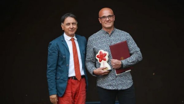 КИКИНИ ДАНИ: Цвет једнакости Дарију Милосављевићу КИКИНИ ДАНИ: Цвет једнакости Дарију Милосављевићу