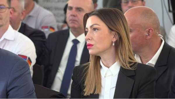 МИЛИЈАРДУ ДИНАРА КРЕДИТНИХ СРЕДСТАВА ЗА МЛАДЕ ПРЕДУЗЕТНИКЕ: Министарка Месаровић о конкурсима подршке младима и породичним компанијама МИЛИЈАРДУ ДИНАРА КРЕДИТНИХ СРЕДСТАВА ЗА МЛАДЕ ПРЕДУЗЕТНИКЕ: Министарка Месаровић о конкурсима подршке младима и породичним компанијама