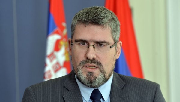 НАРОД СРБИЈЕ ЖЕЛИ РЕД, СТАБИЛНОСТ И НАПРЕДАК, А НЕ АНАРХИЈУ Старовић осудио малтретирање грађана од стране блокадера фотељаша (ФОТО) НАРОД СРБИЈЕ ЖЕЛИ РЕД, СТАБИЛНОСТ И НАПРЕДАК, А НЕ АНАРХИЈУ Старовић осудио малтретирање грађана од стране блокадера фотељаша (ФОТО)