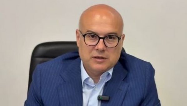 ПРАЛИ НОВАЦ ПРЕКО СТУДЕНТСКИХ ОРГАНИЗАЦИЈА: Нема везе са блокадама - Вучевић о хапшењу деканке Медицинског факултета у Новом Саду ПРАЛИ НОВАЦ ПРЕКО СТУДЕНТСКИХ ОРГАНИЗАЦИЈА: Нема везе са блокадама - Вучевић о хапшењу деканке Медицинског факултета у Новом Саду