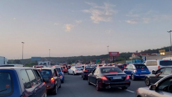 АМСС УПУТИО УПОЗОРЕЊЕ СВИМ ВОЗАЧИМА: Не путујте у току најтоплијег дела дана АМСС УПУТИО УПОЗОРЕЊЕ СВИМ ВОЗАЧИМА: Не путујте у току најтоплијег дела дана