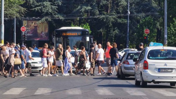 ОКРШАЈ МЕЂУ БЛОКАДЕРИМА: Побише се између себе и са ЕУ (ФОТО) ОКРШАЈ МЕЂУ БЛОКАДЕРИМА: Побише се између себе и са ЕУ (ФОТО)