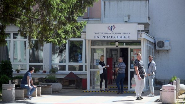 ПРИЈАВЕ ОД ДАНАС: Места за око 11.000 ученика ПРИЈАВЕ ОД ДАНАС: Места за око 11.000 ученика